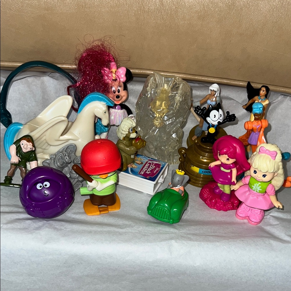 Large Bundle of Vintage Kids Meal Toys - Disney and others